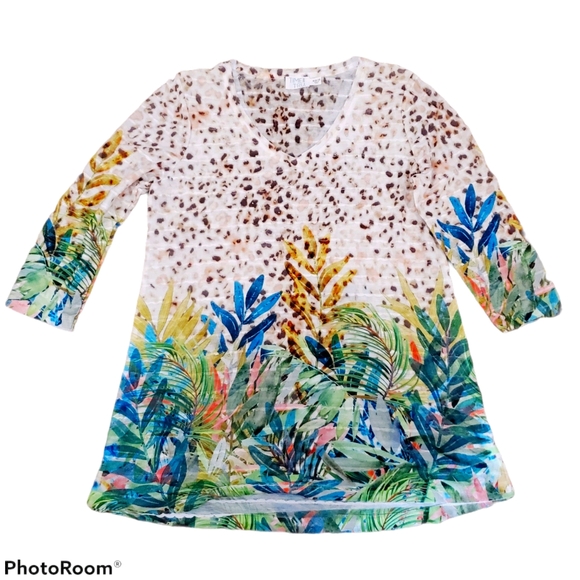 Time and Tru NWT Tunic Length 3/4 Sleeve V-Neck Sublimation Top 450 - Picture 3 of 10